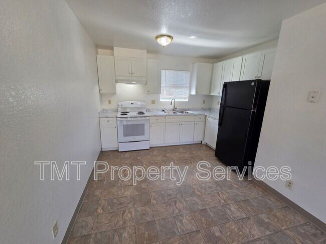Building Photo - 228 McFarland St