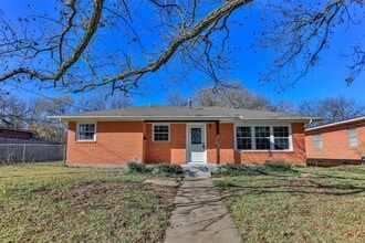 Building Photo - 1309 Magnolia-
