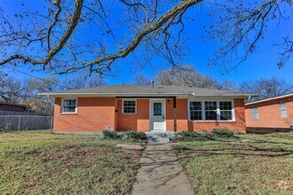 Building Photo - 4 Bed - 3 Bath in Gainesville