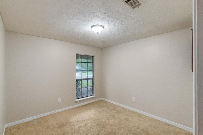 Building Photo - 201 Shadow Cove