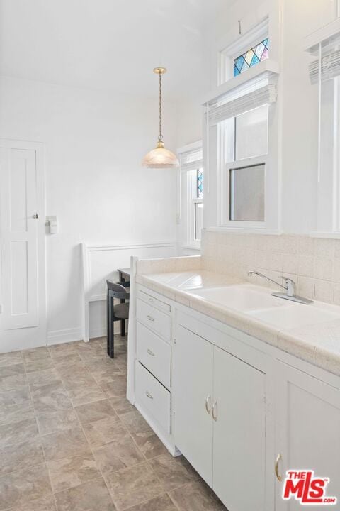 Building Photo - 643 S Detroit St