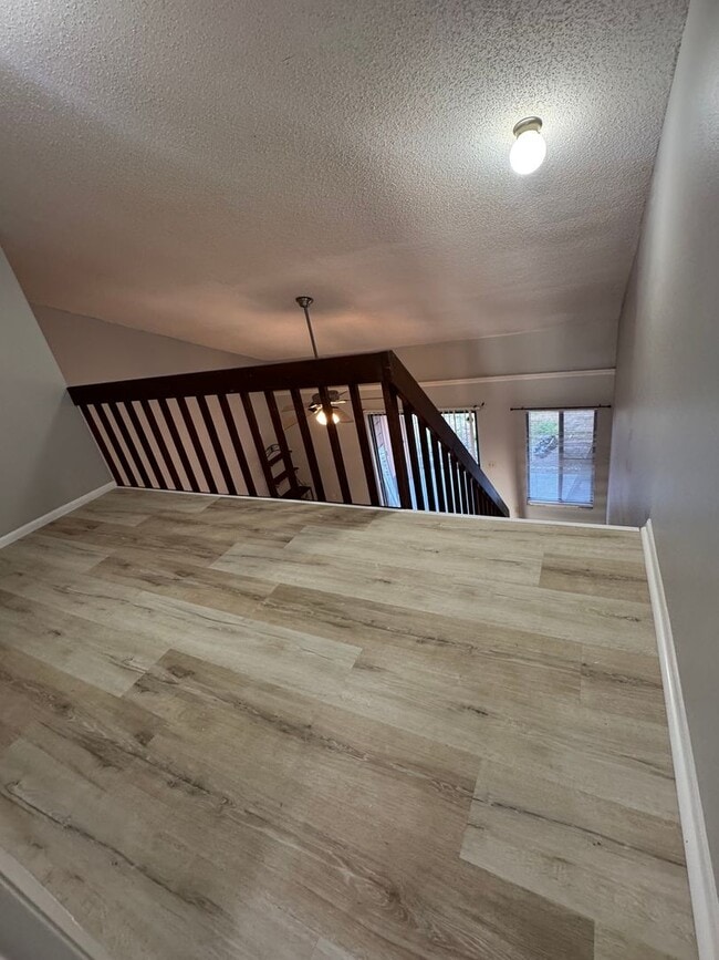 Building Photo - 2 bedroom + loft, 2 bathroom townhome near UCF