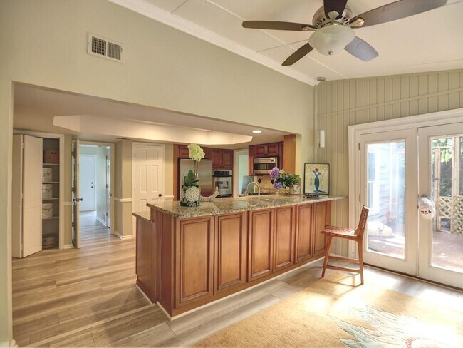 Building Photo - 4512 Woodlawn Lake Dr