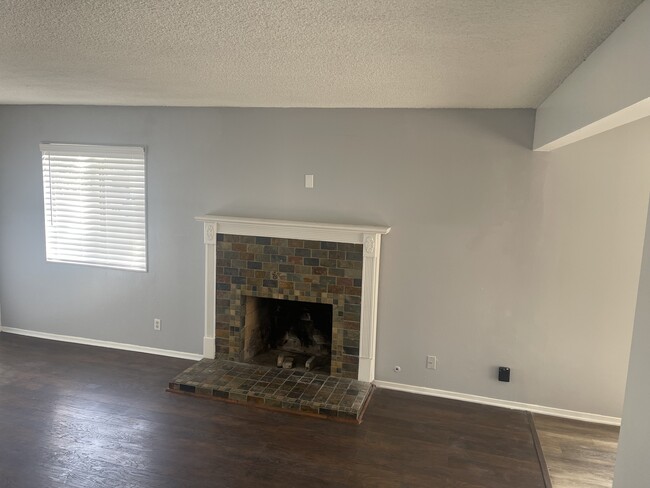 Living room - 19443 Northwood Ave