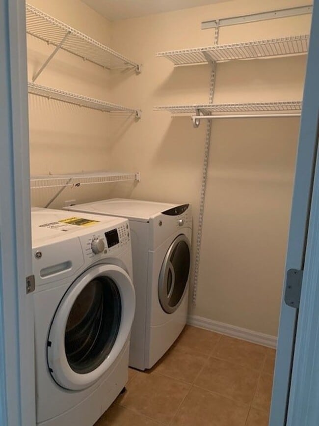 Building Photo - 3-story, 3/3.5, updated, townhome in the heart of Baldwin Park!