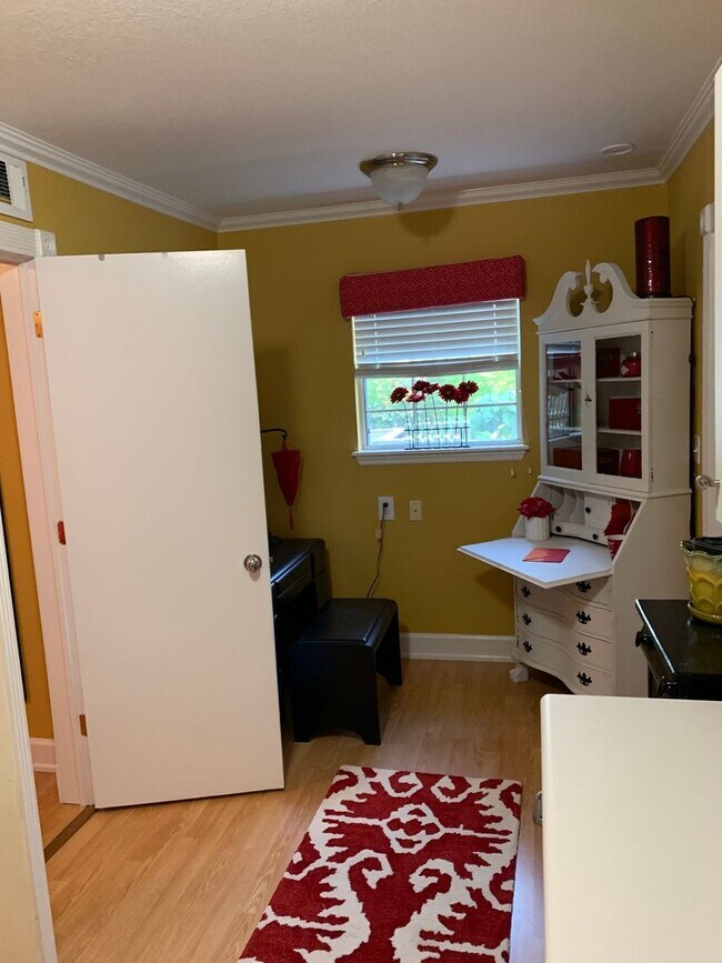 Building Photo - Fully furnished 2/2 corporate and long ter...