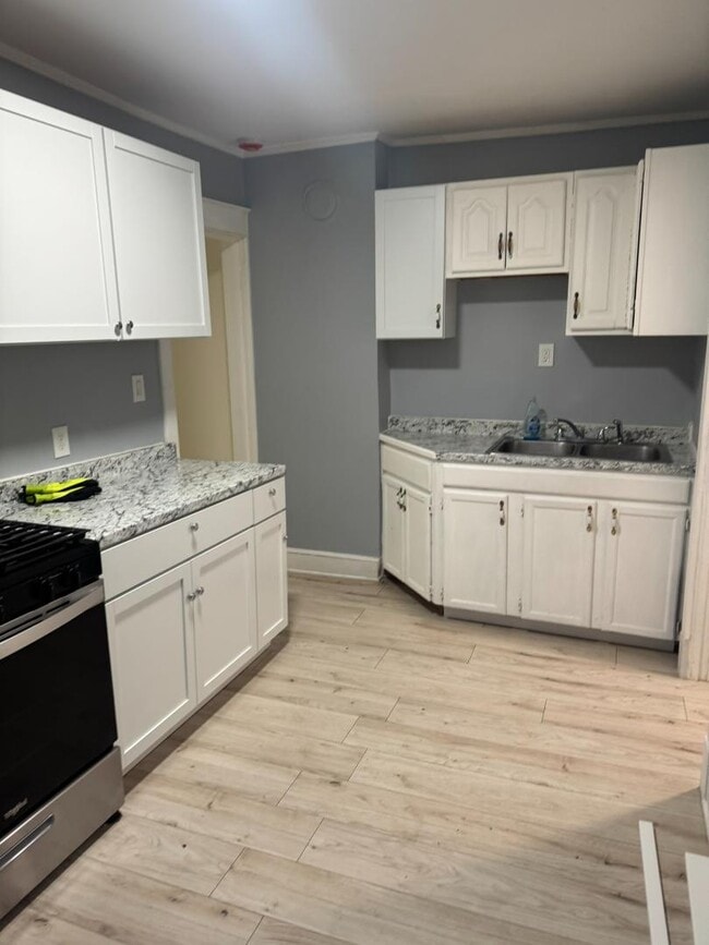 Primary Photo - 305 Grand Ave