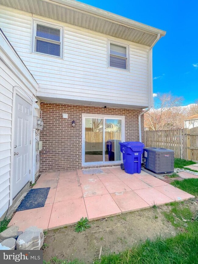 Building Photo - 11859 Oak Manor Dr