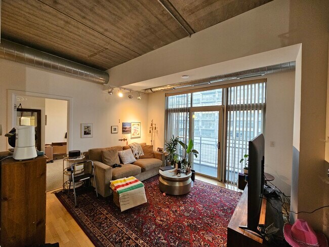 Building Photo - 1228 W Monroe St