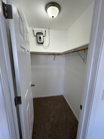 Building Photo - 1584 E Courtney Pl