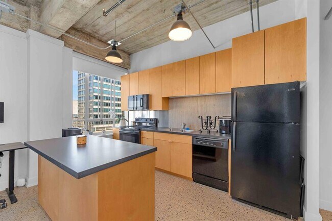 Building Photo - 710 Colorado St