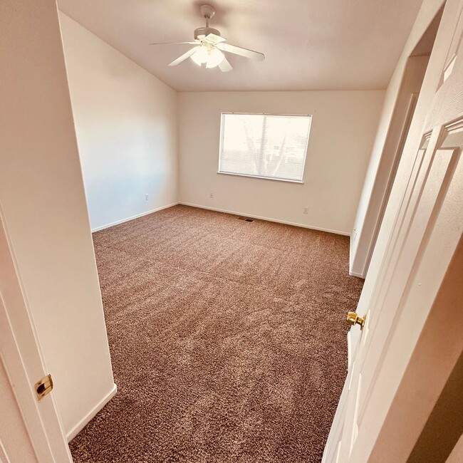 Building Photo - Charming Updated home with New LVP Flooring!