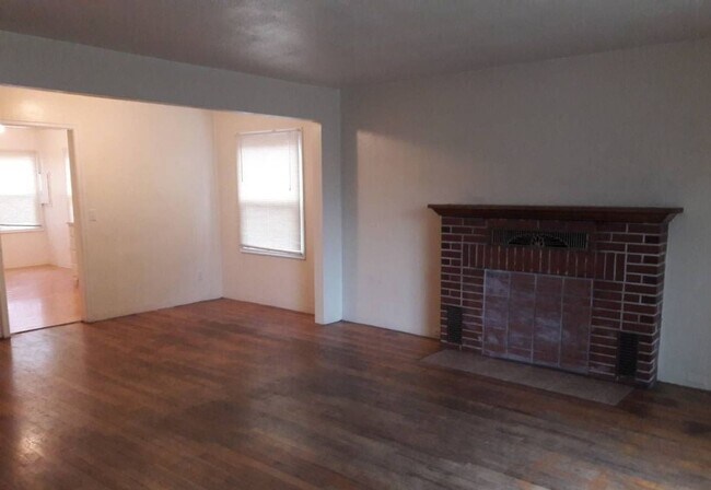 Building Photo - 1233w8