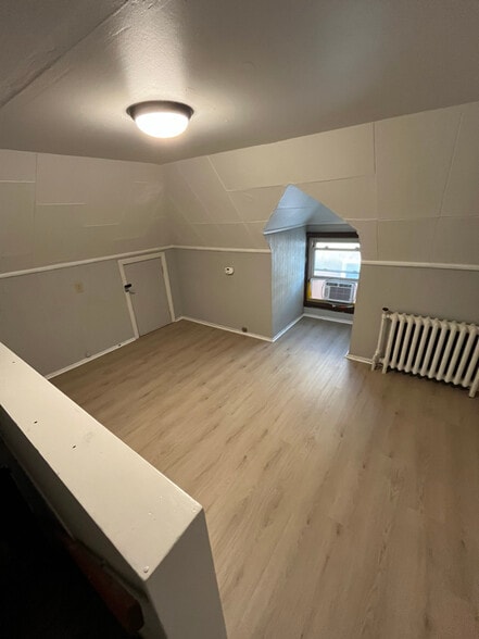 Building Photo - 126 Simpson St