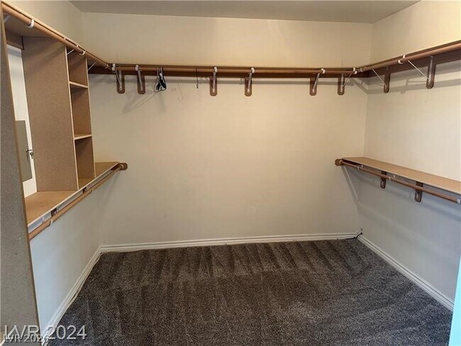 Building Photo - 2805 Alma Lidia Ave