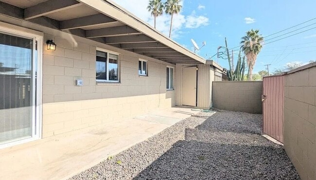 Building Photo - 2821 N Columbus Blvd