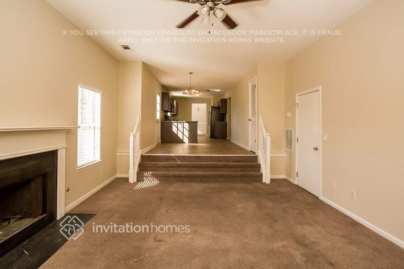 Building Photo - 572 Lakewater View Dr