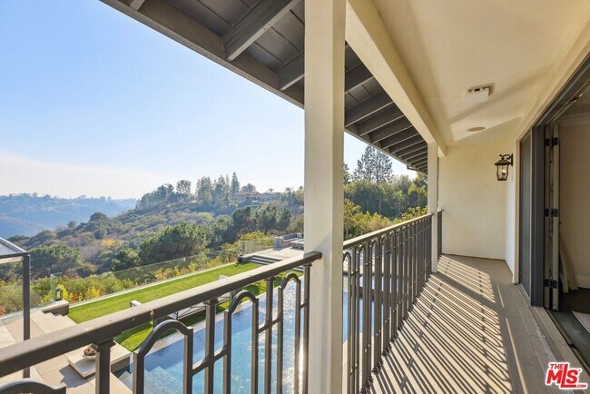 Building Photo - 2676 Casiano Rd