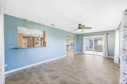 Building Photo - ANNUAL RENTAL: 3-Bedroom Waterfront Home w...