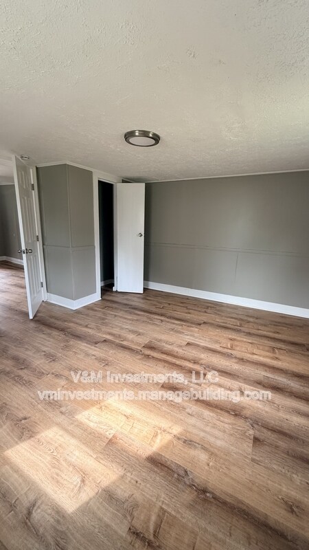 Building Photo - 522 Oak St