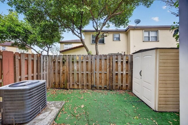 Building Photo - 1575 NE 33rd Ave