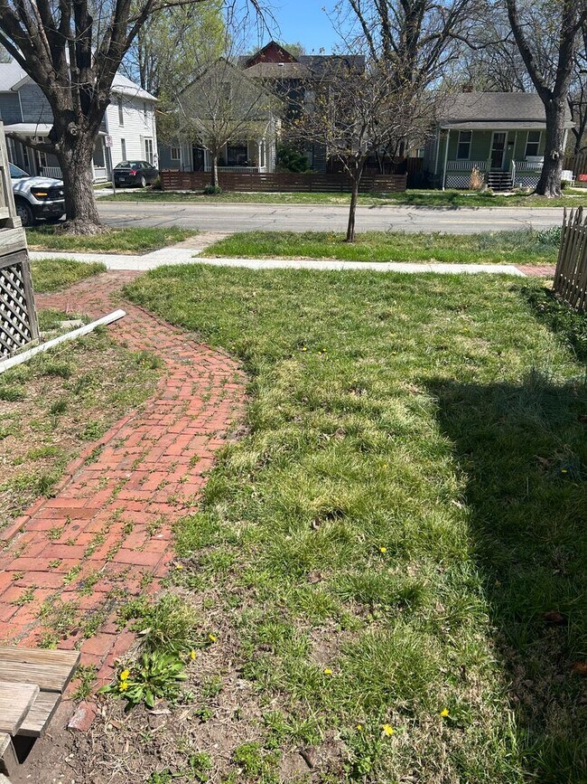 Building Photo - 909-911 Connecticut