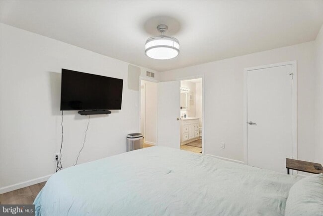 Building Photo - 207 Stockton Ct