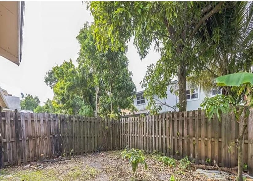 Building Photo - 8008 SW 6th St