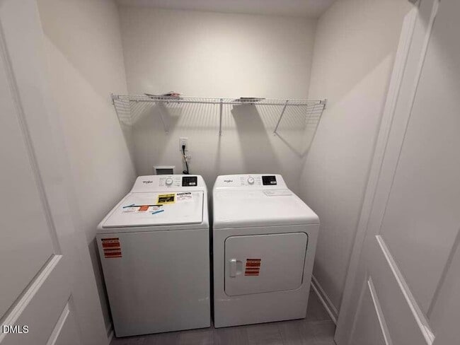 Building Photo - 417 Belgian Red Wy