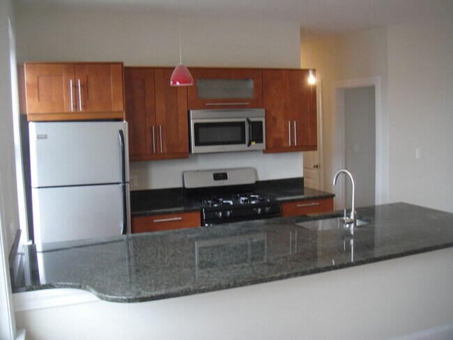Building Photo - Mission Hill 3-Bed