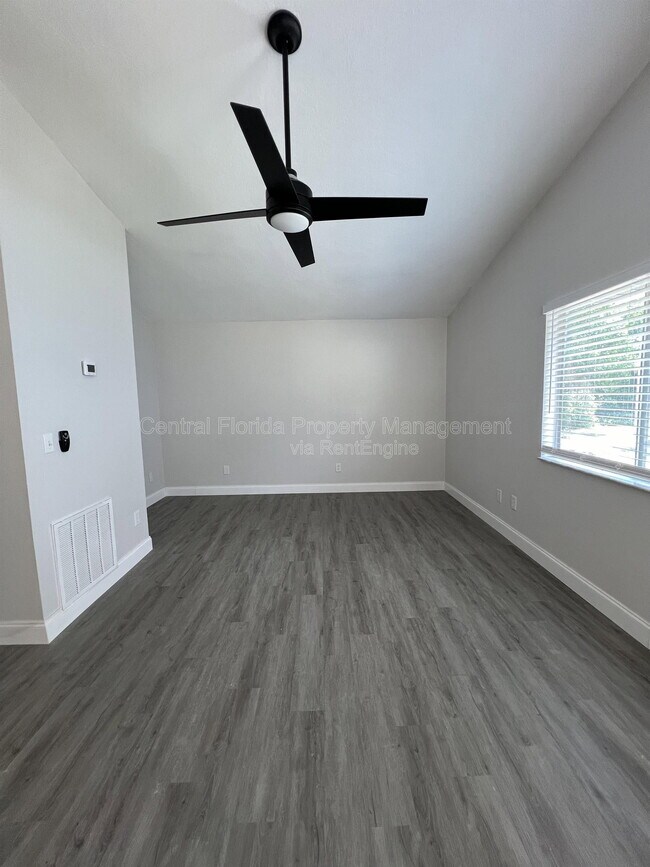 Building Photo - 914 Robinhood Ct