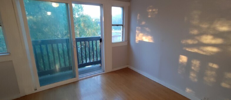 Building Photo - 1150 Sanborn Ave. Apt C