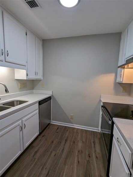 Building Photo - 6272 Bell Gables