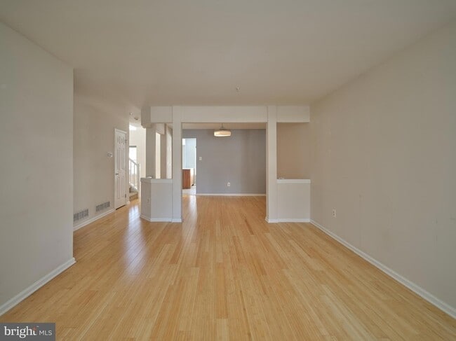 Building Photo - 509 Waterford Ct