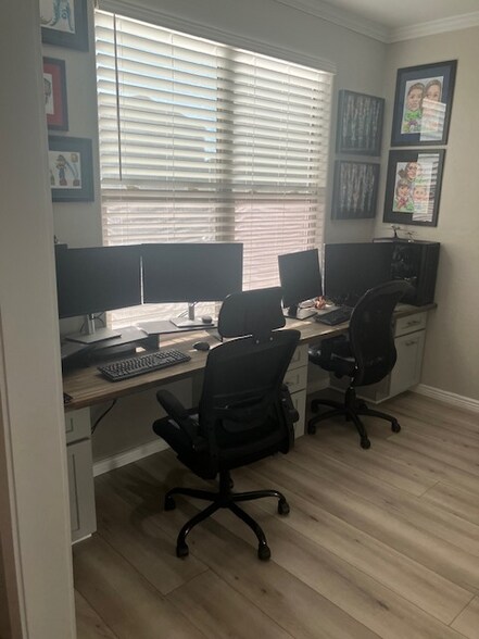 Building Photo - 814 W Santa Gertrudis Trail