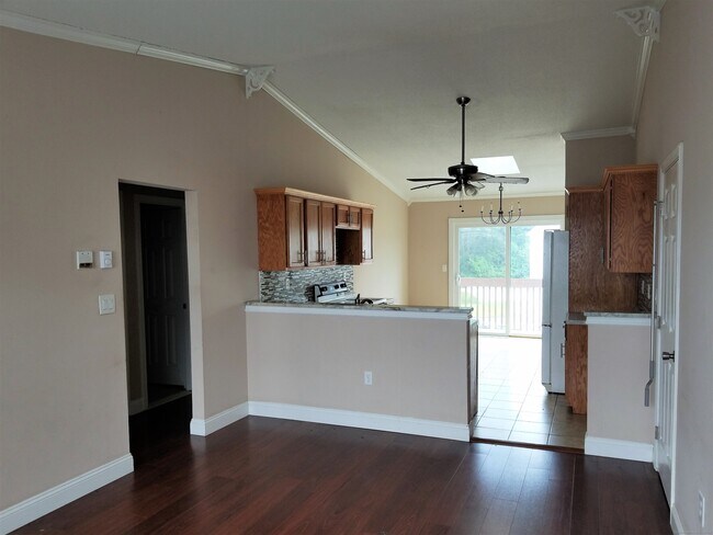 Building Photo - 89 Coleman St