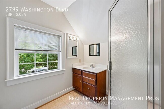Building Photo - 2799 Washington Blvd
