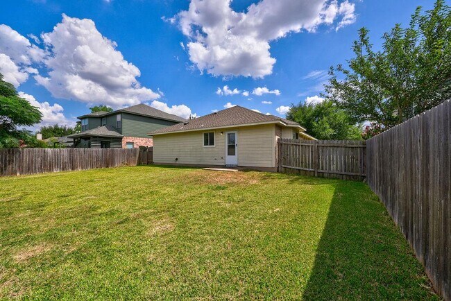 Building Photo - 129 Dove Song Dr