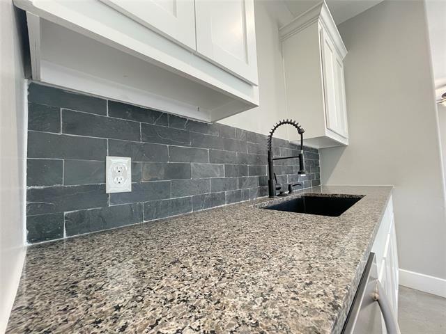 Building Photo - 1215 Oak Dr