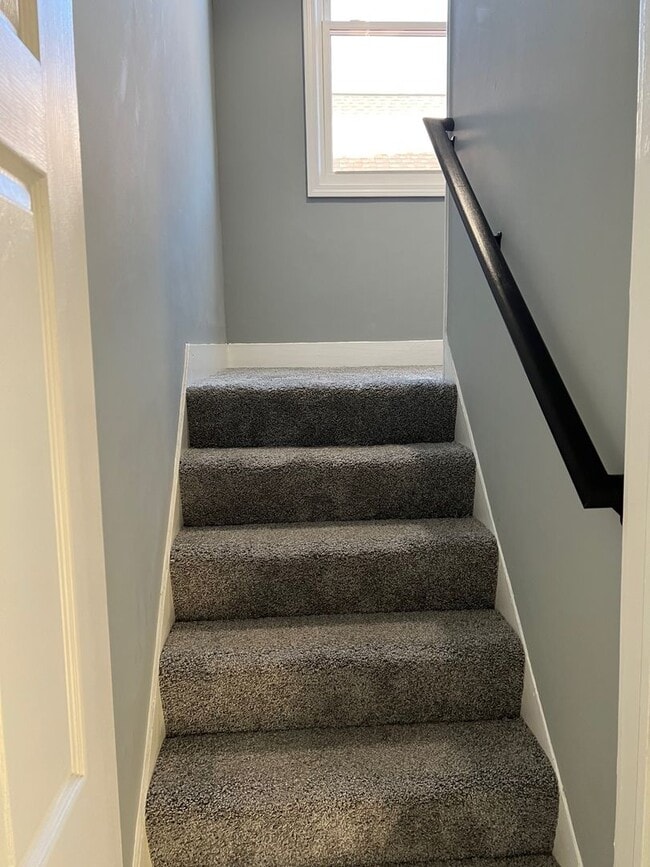 Building Photo - Gorgeous 4 bd, 2.5 bth Lakewood Stunner!