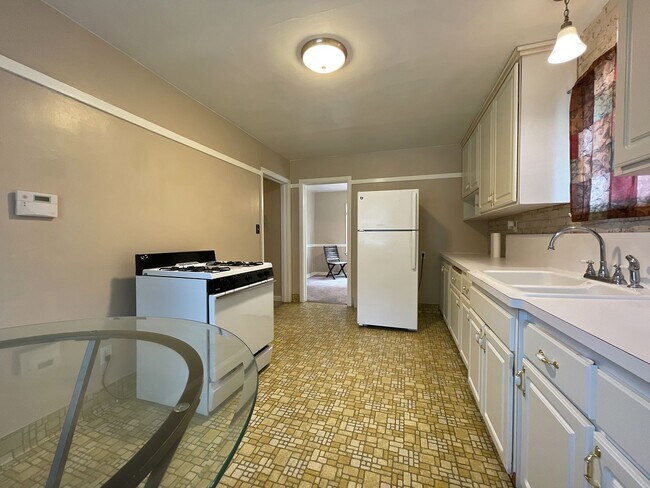 Building Photo - 4924 N 73rd St