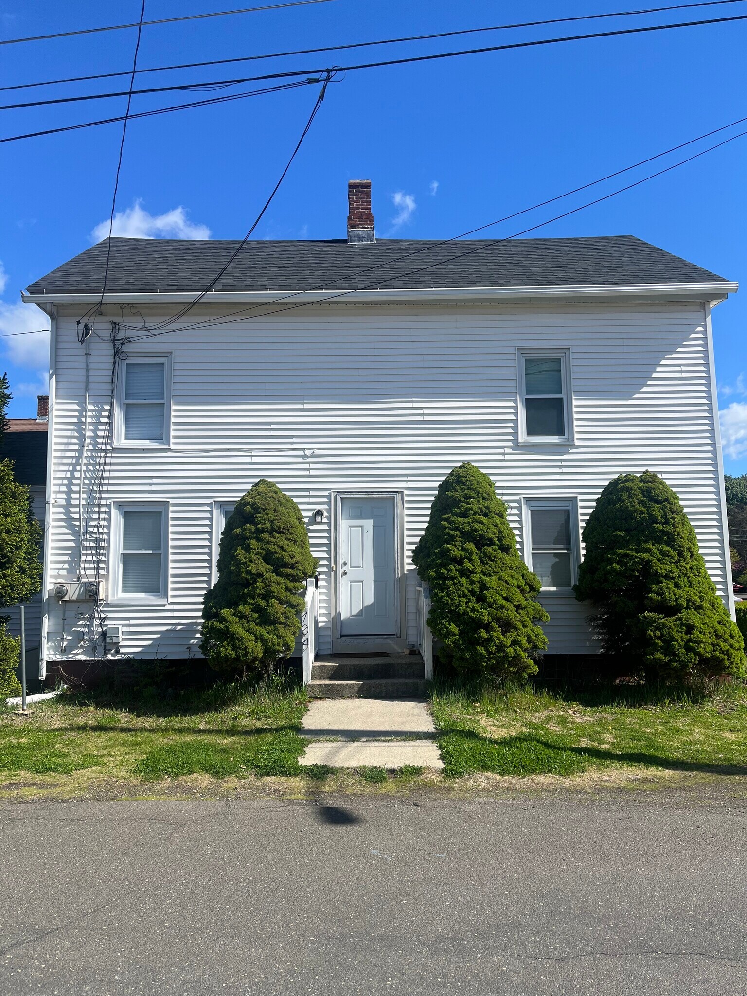 Building Photo - 704 Enfield St