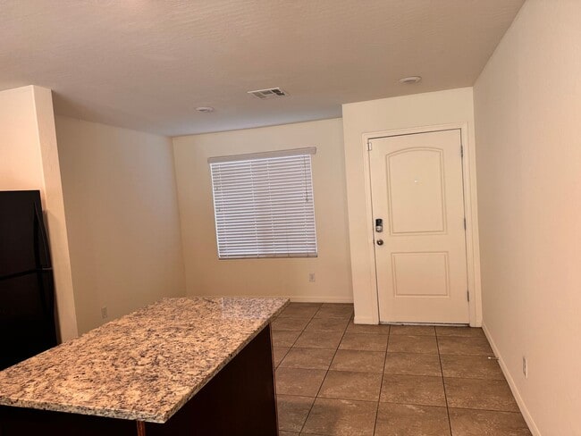 Building Photo - 3 Bed and 2.5 Bathrooms Home for Rent