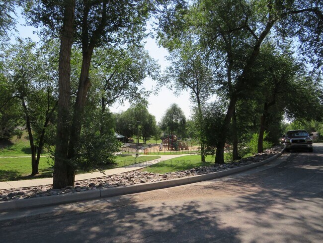 Building Photo - 1604 Dorchester Dr