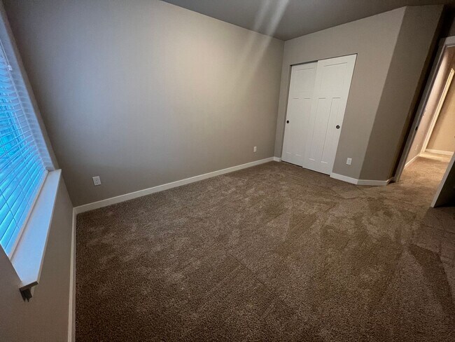 Building Photo - 4237 Caddyshack Dr NE