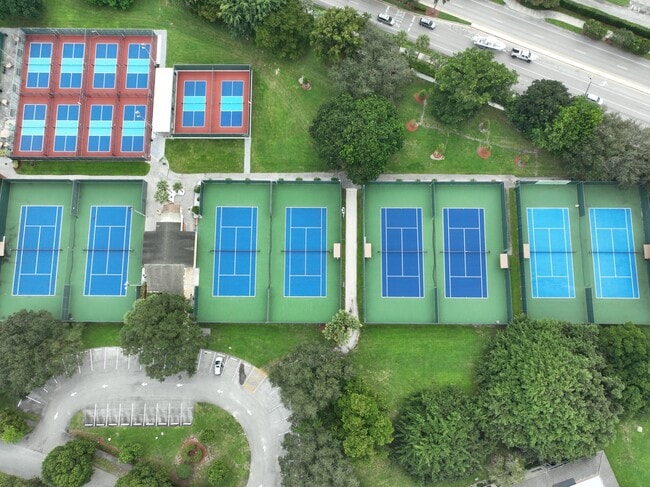 Building Photo - 1904 Bermuda Cir