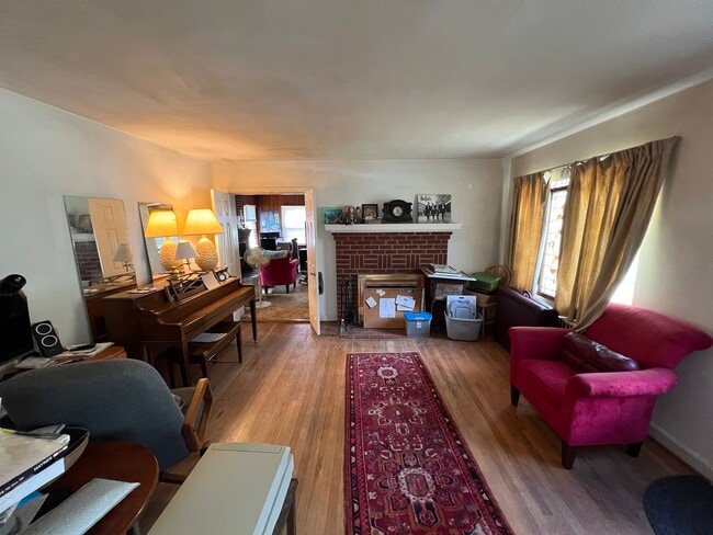 Building Photo - Adorable 2bdrm/1bth Ranch Style Home Conve...