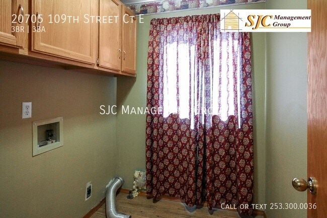 Building Photo - Beautiful 3 bedroom, 2.5 bath, 1800 sq ft ...