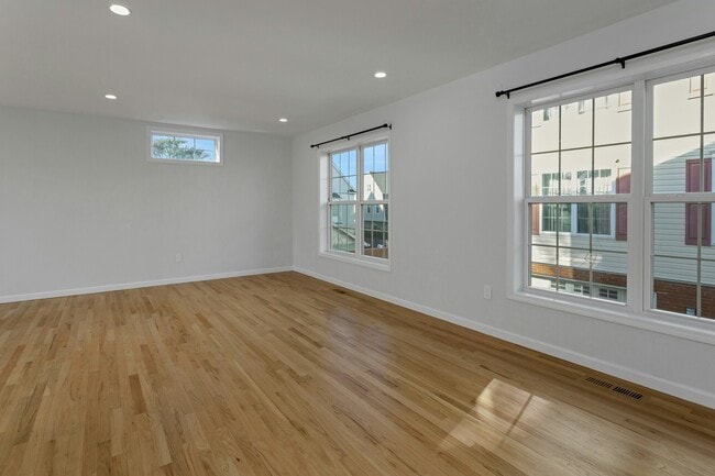 Building Photo - 187 West Ave