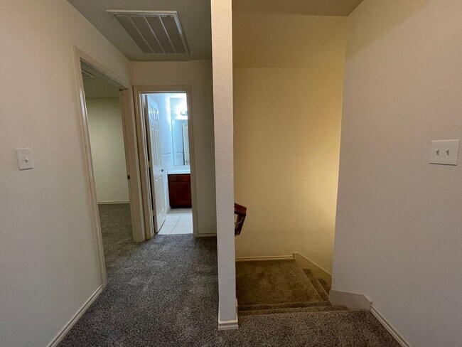 Building Photo - 1109-1111 Parkway Trail